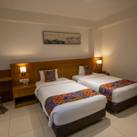 Hotel Monarch Express Chākan Exteriér fotografie