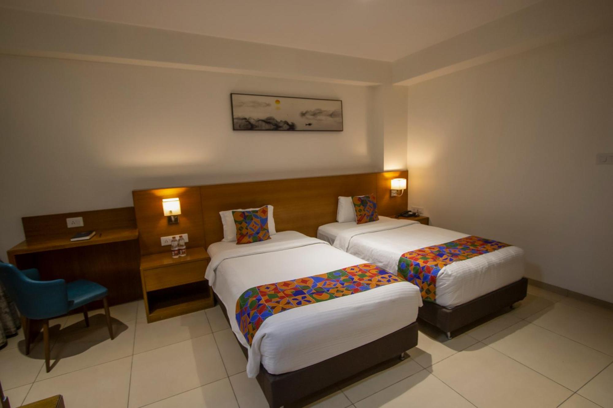 Hotel Monarch Express Chākan Exteriér fotografie