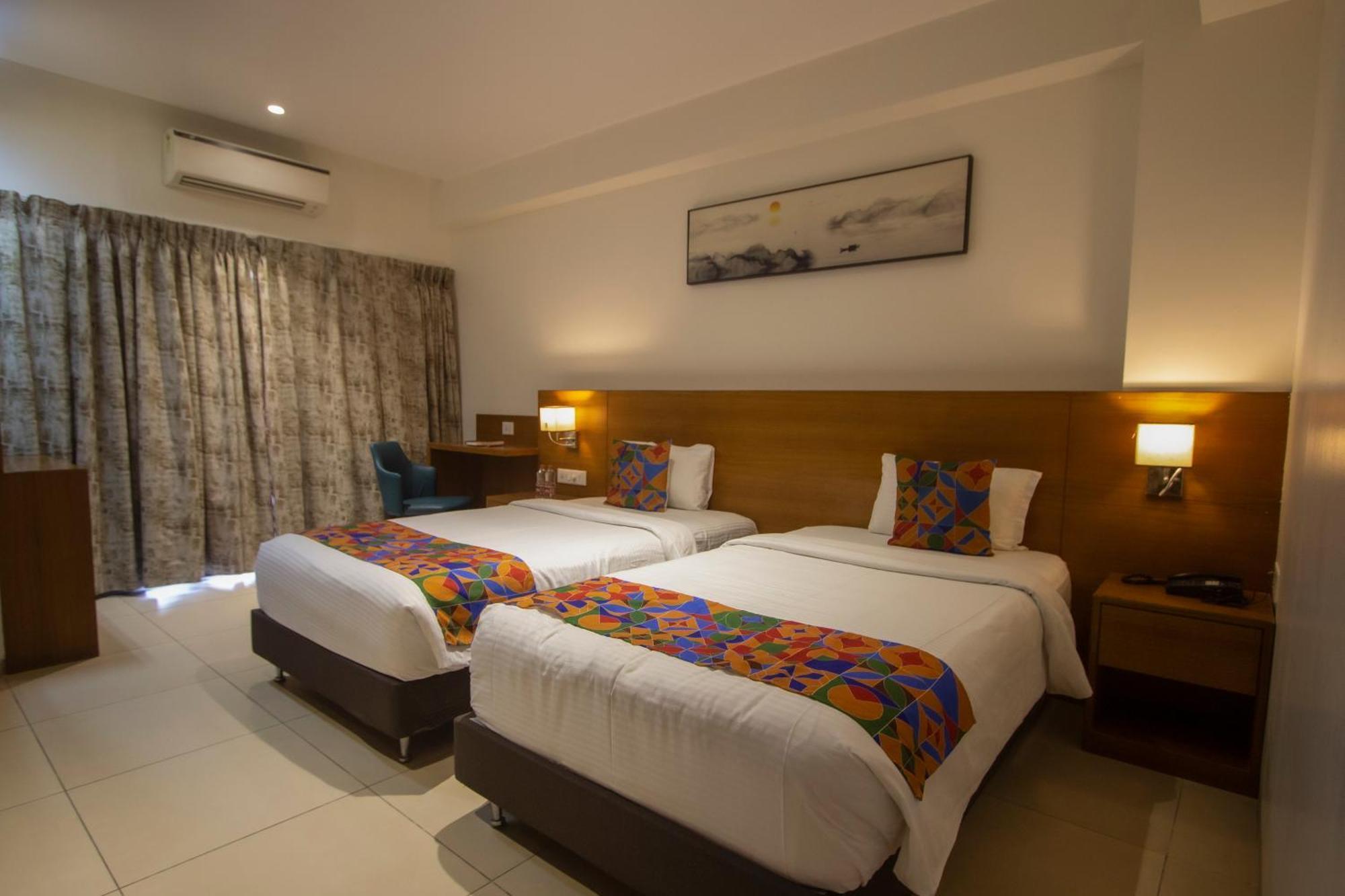 Hotel Monarch Express Chākan Exteriér fotografie