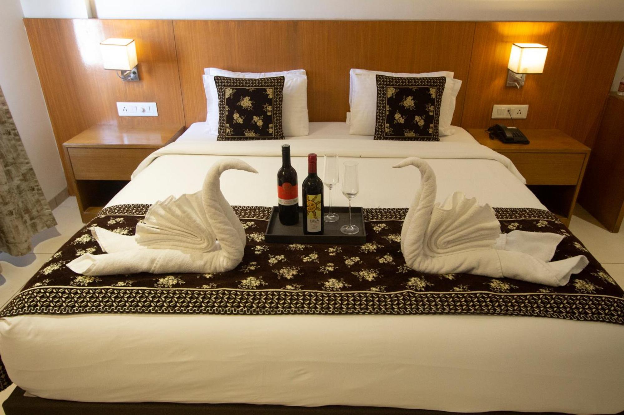 Hotel Monarch Express Chākan Exteriér fotografie